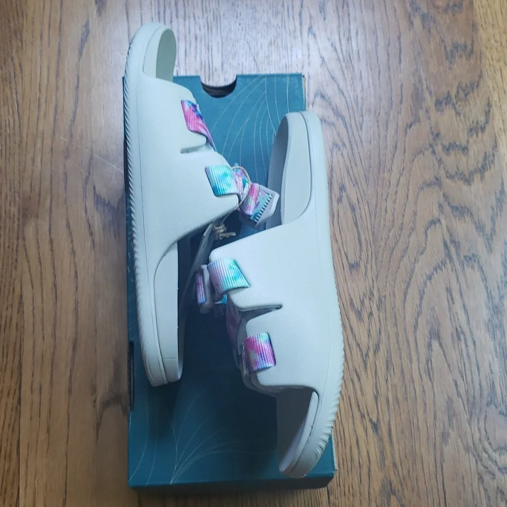 NIB Chaco Chillos Slide Sandal White And Multicolor Tie Dye Print Kids Size 4